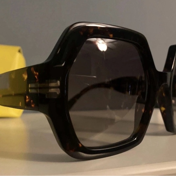 Marc Jacobs Tortoiseshell Hexagon Sunglasses with Brown Gradient Lenses - Picture 2 of 6